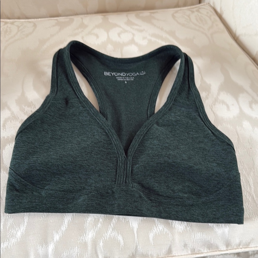 Beyond Yoga Spacedye Lift Your Spirits Bra in Dark Green, Small